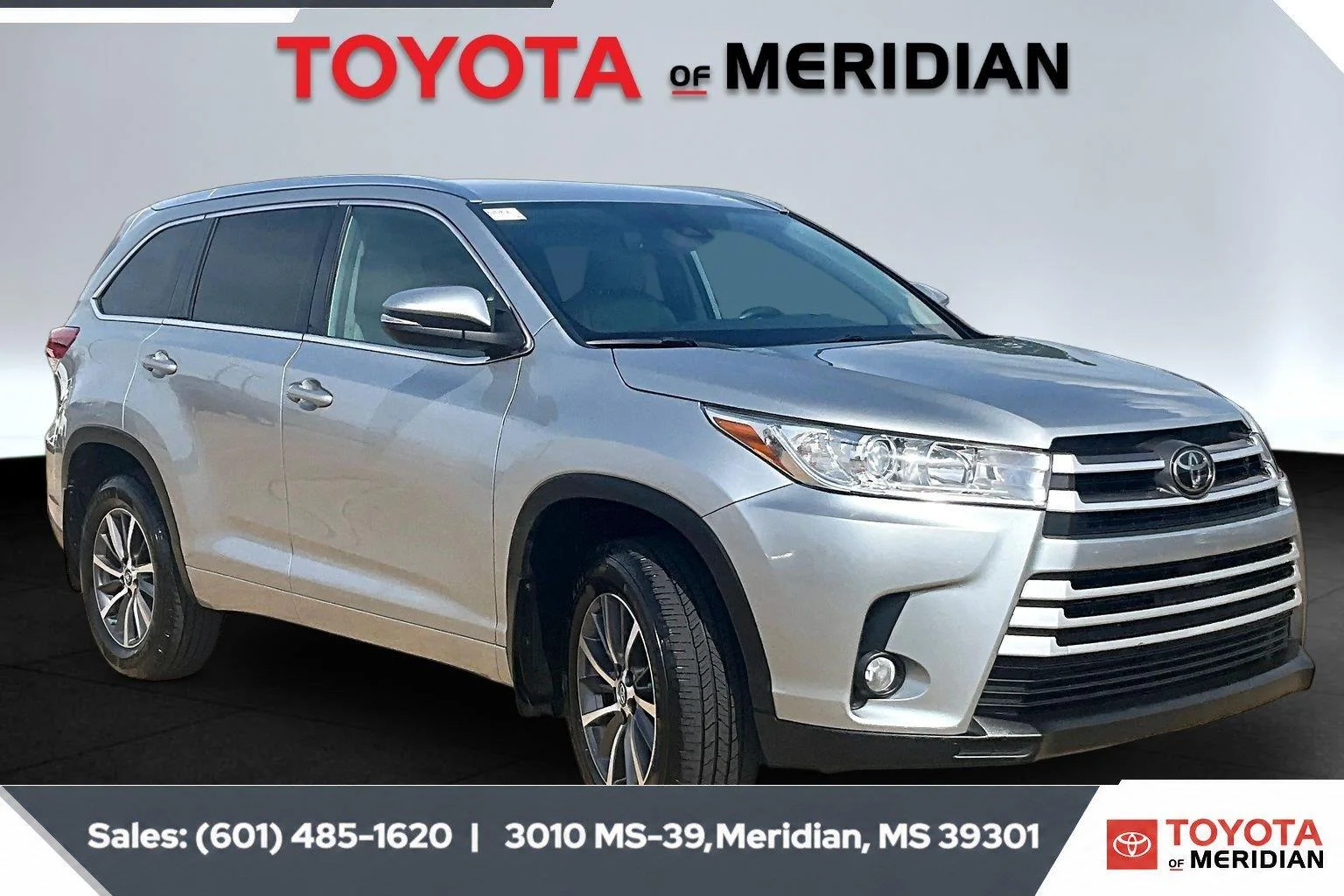 Used 2018 Celestial Silver Metallic Toyota XLE image 1
