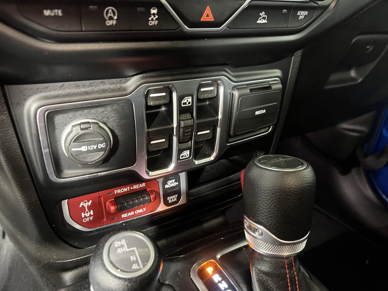Used 2022 Hydro Blue Pearlcoat Jeep Rubicon image 17
