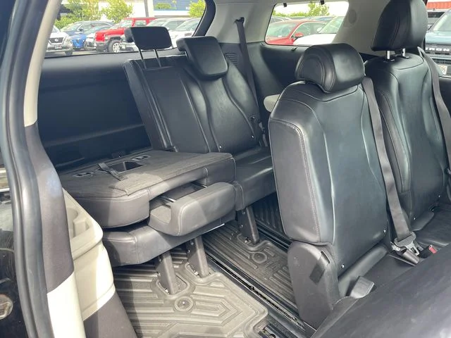 Used 2022 Black Kia EX image 17