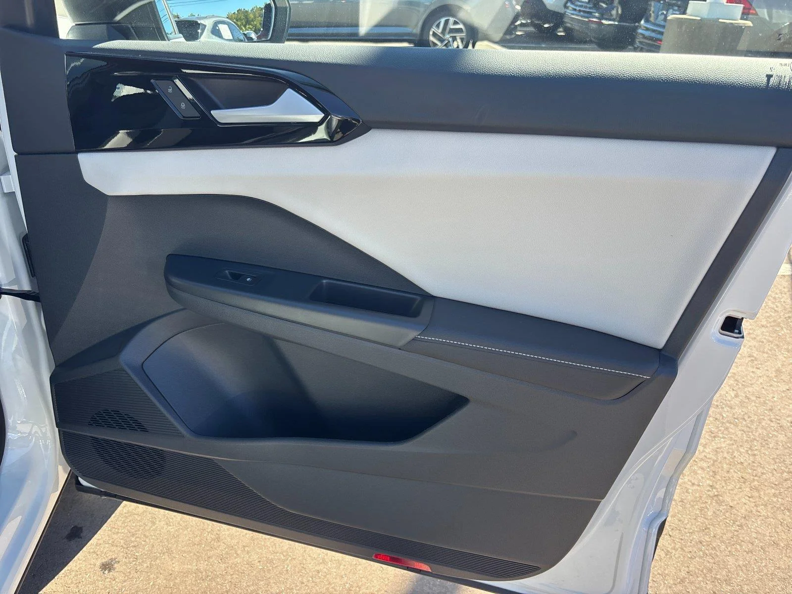New 2027 Pure White Volkswagen S image 37
