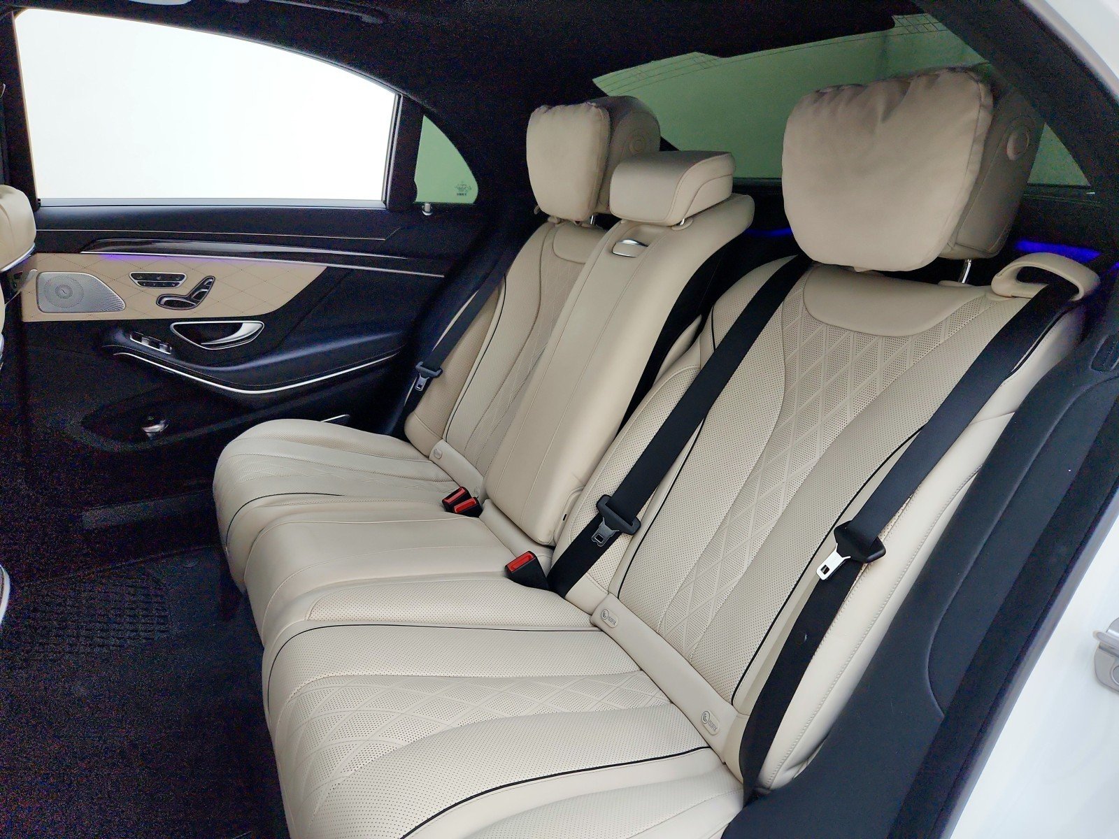 Used 2018 designo Diamond White Mercedes-Benz S 560 image 27