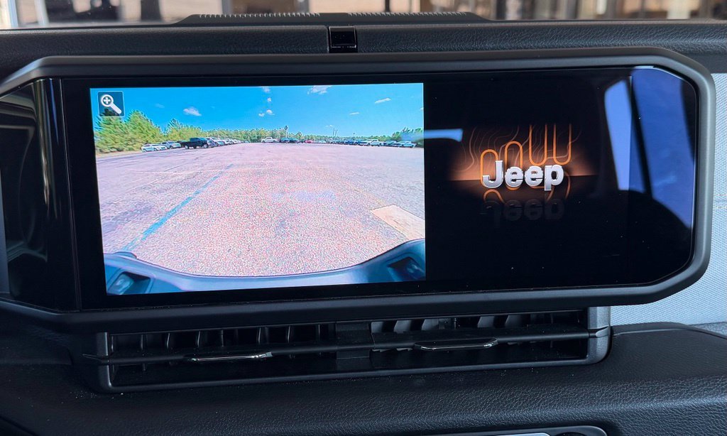 Used 2025 White Jeep Sport image 7
