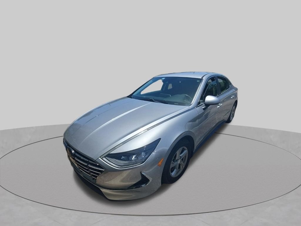 Used 2021 Silver Hyundai SE image 1