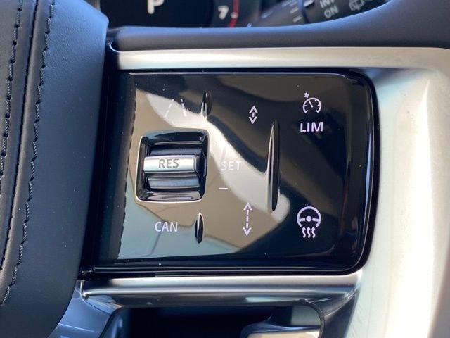Used 2025 Silver Land Rover SE image 23