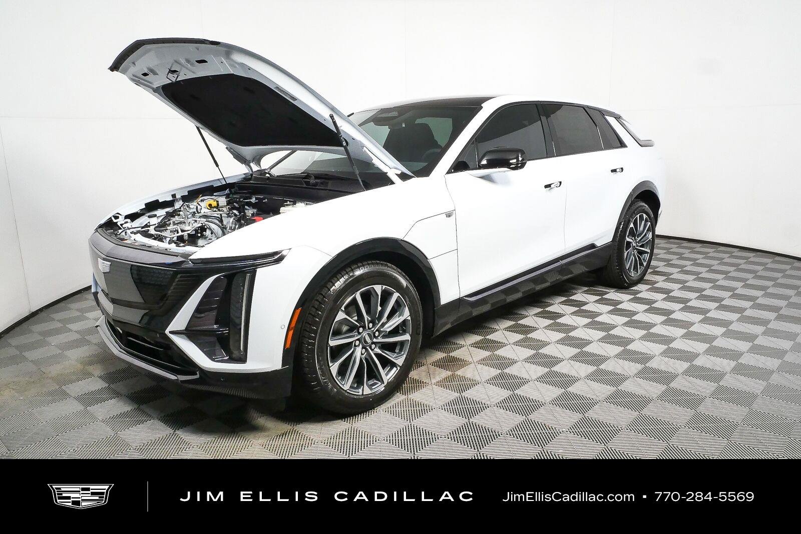New 2027 Vibrant White Tricoat Cadillac Sport image 33