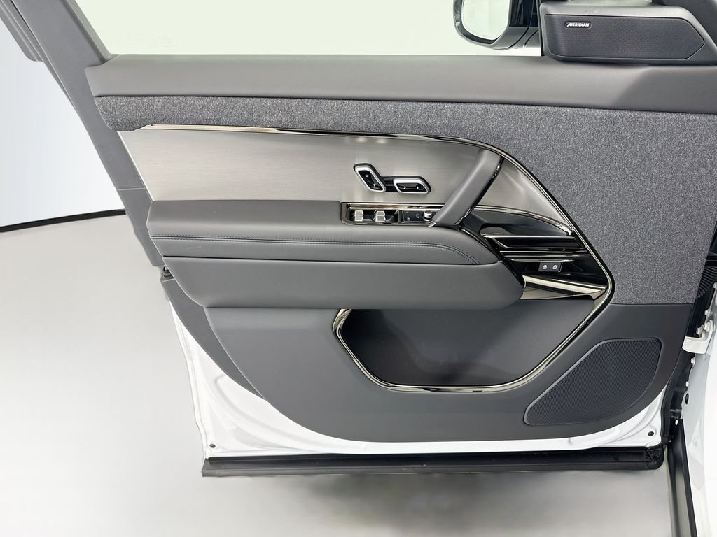 New 2026 Fuji White Land Rover Dynamic SE image 23