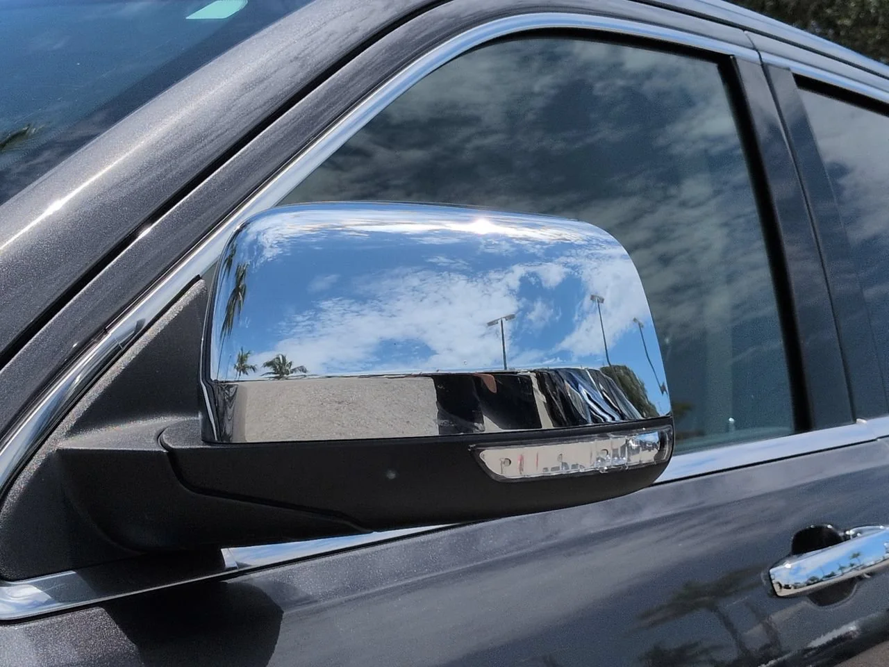 Used 2018 Granite Crystal Metallic Clearcoat Jeep Limited image 12