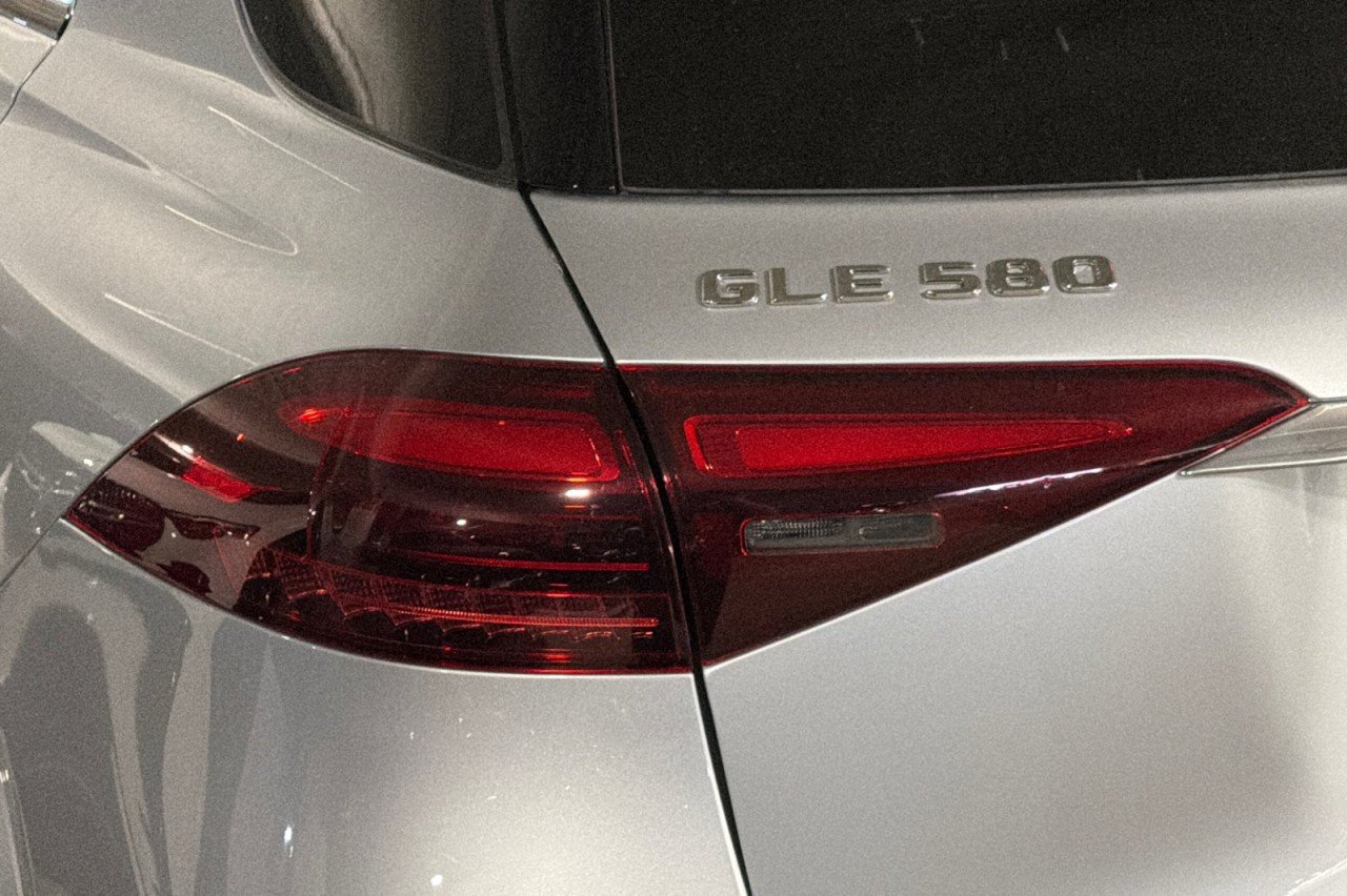 New 2026 Cirrus Silver Metallic Mercedes-Benz GLE 580 4MATIC® SUV image 27
