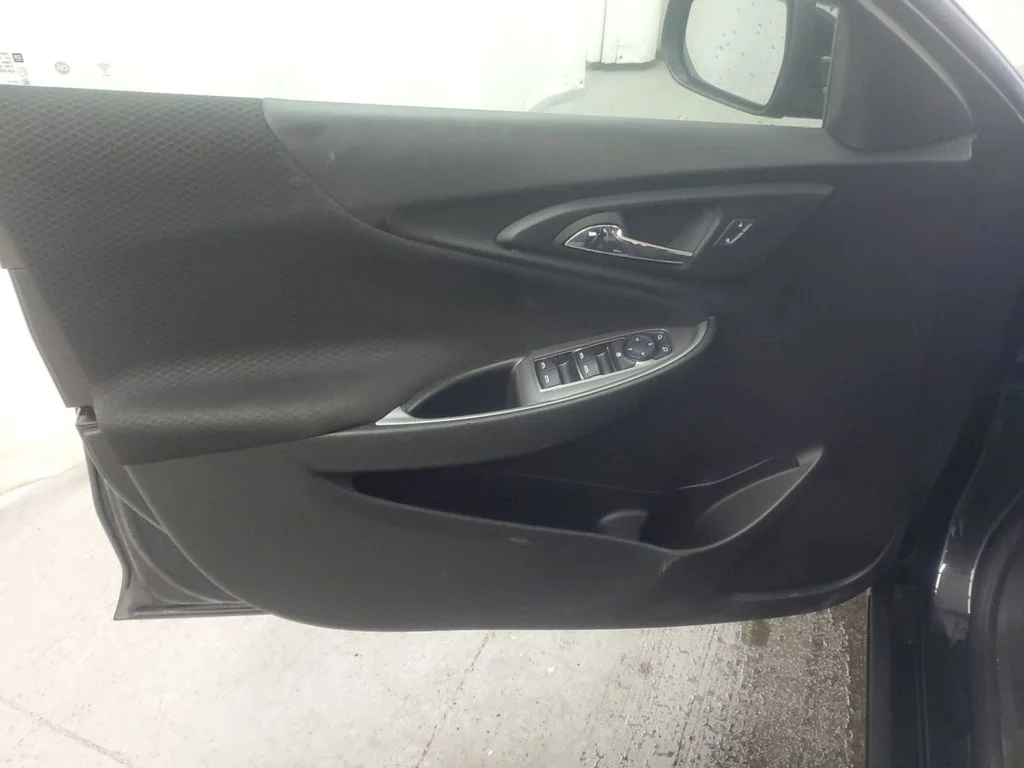 Used 2023 Dark Ash Metallic Chevrolet 1LT image 5
