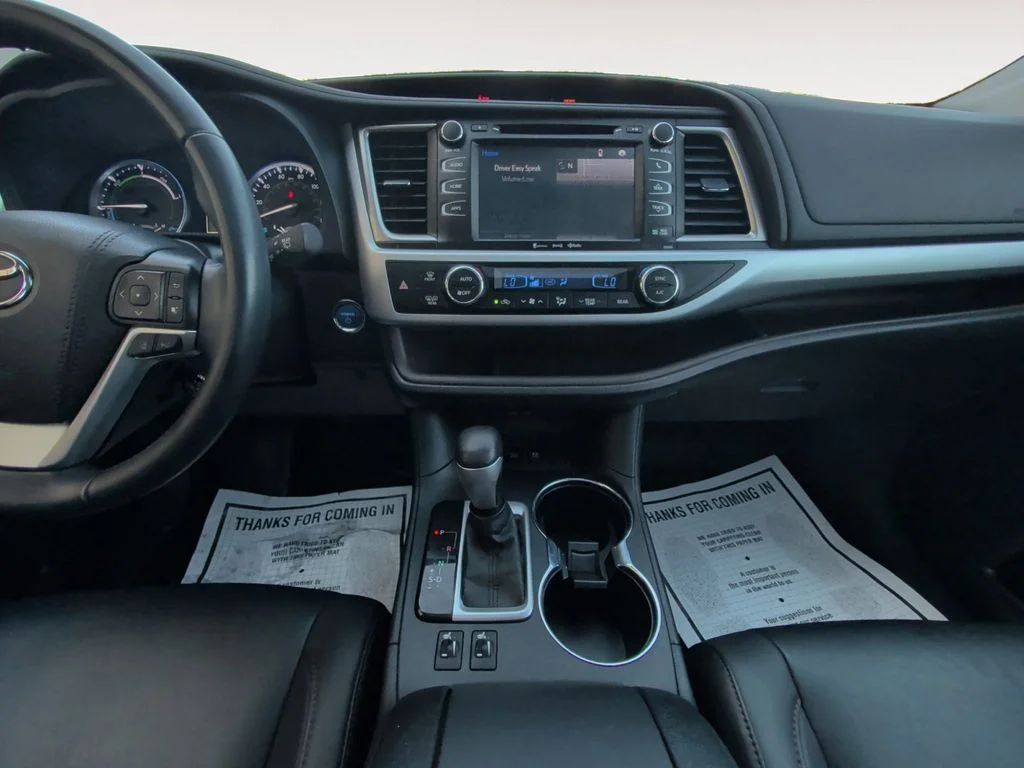 Used 2019 White Toyota XLE image 11
