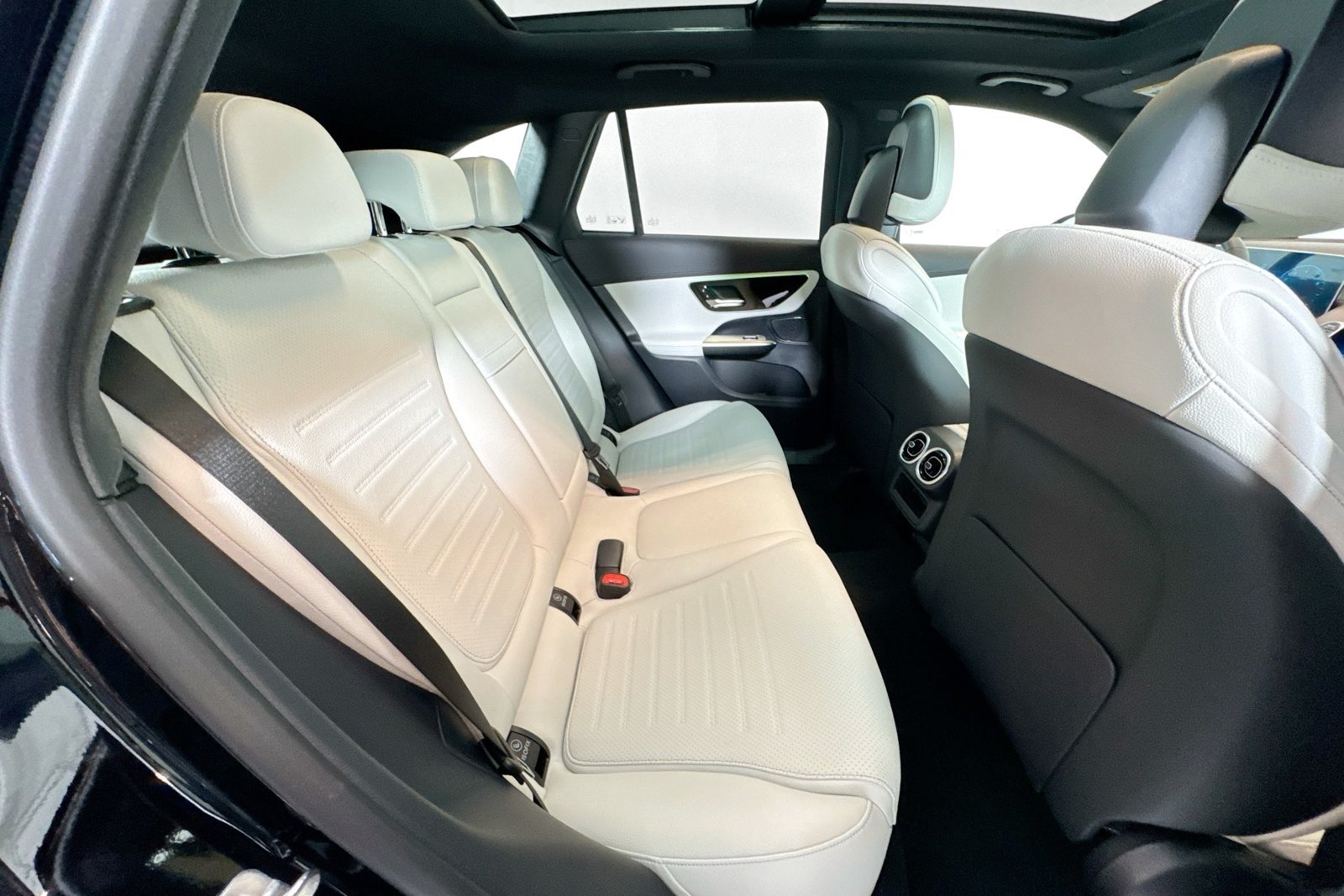 New 2026 Black Mercedes-Benz GLC 300 image 25