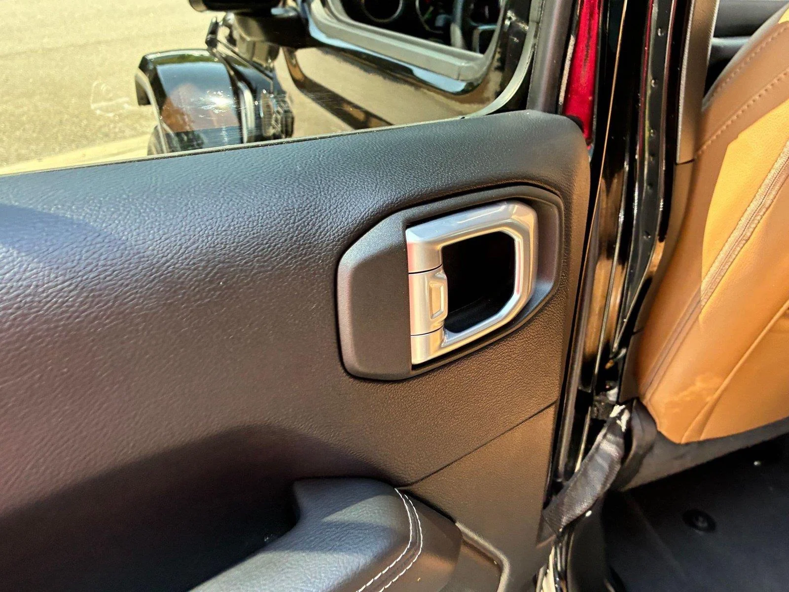 Used 2023 Black Clearcoat Jeep Sahara image 24