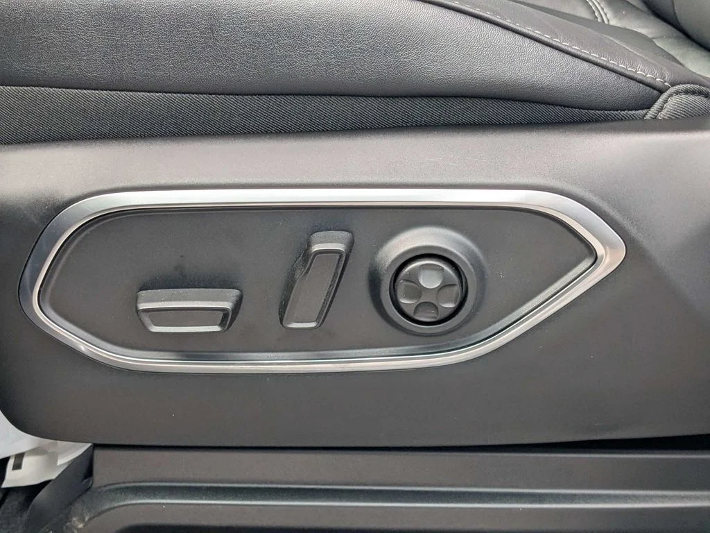 New 2026 Silver-Zynith Exterior Paint Jeep Limited Reserve image 21