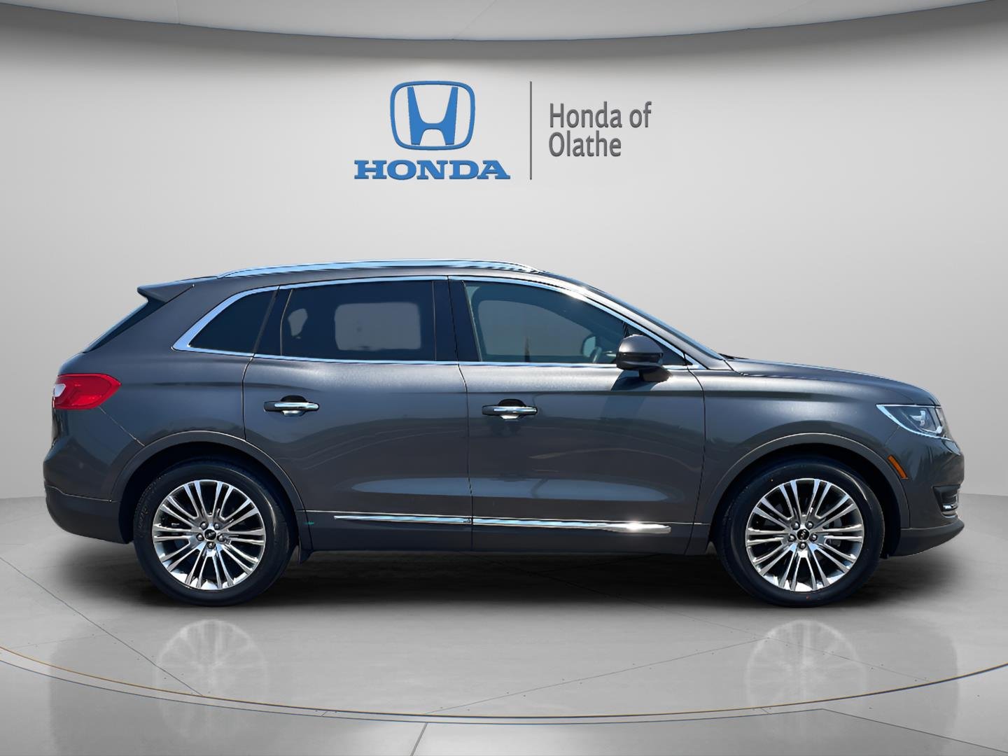 Used 2018 Lincoln MKX Reserve with VIN 2LMPJ8LR8JBL37343 for sale in Kansas City