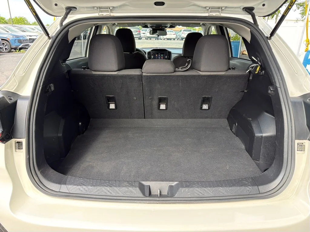 Used 2024 White Subaru Base image 39
