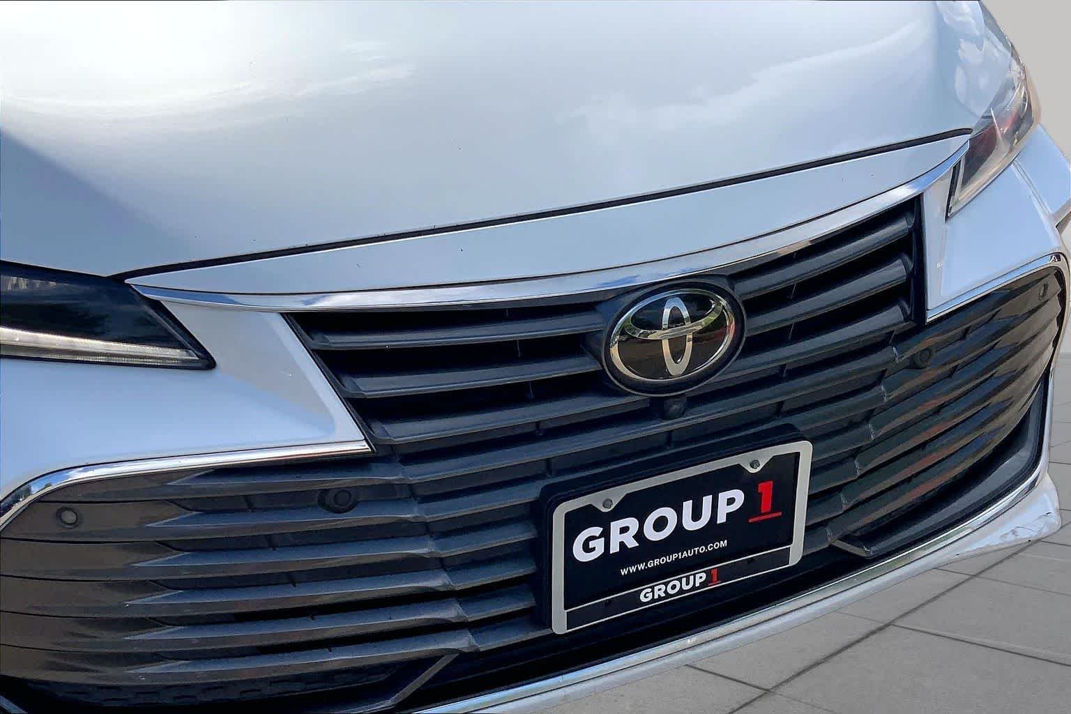 Used 2022 Wind Chill Pearl Toyota Limited image 30