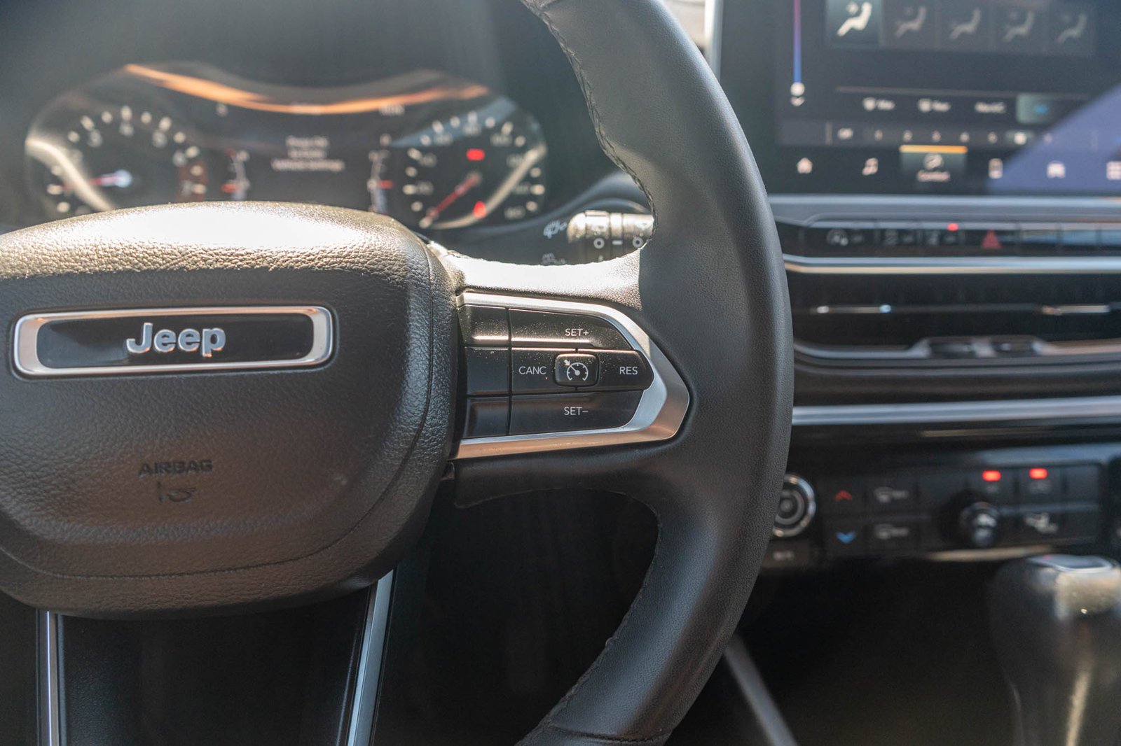 Used 2023 Bright White Clearcoat Jeep Latitude image 26