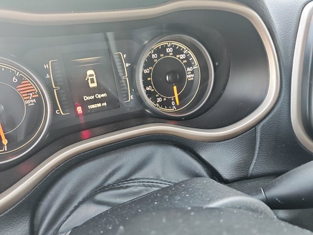 Used 2018 Bright White Clearcoat Jeep Latitude image 14