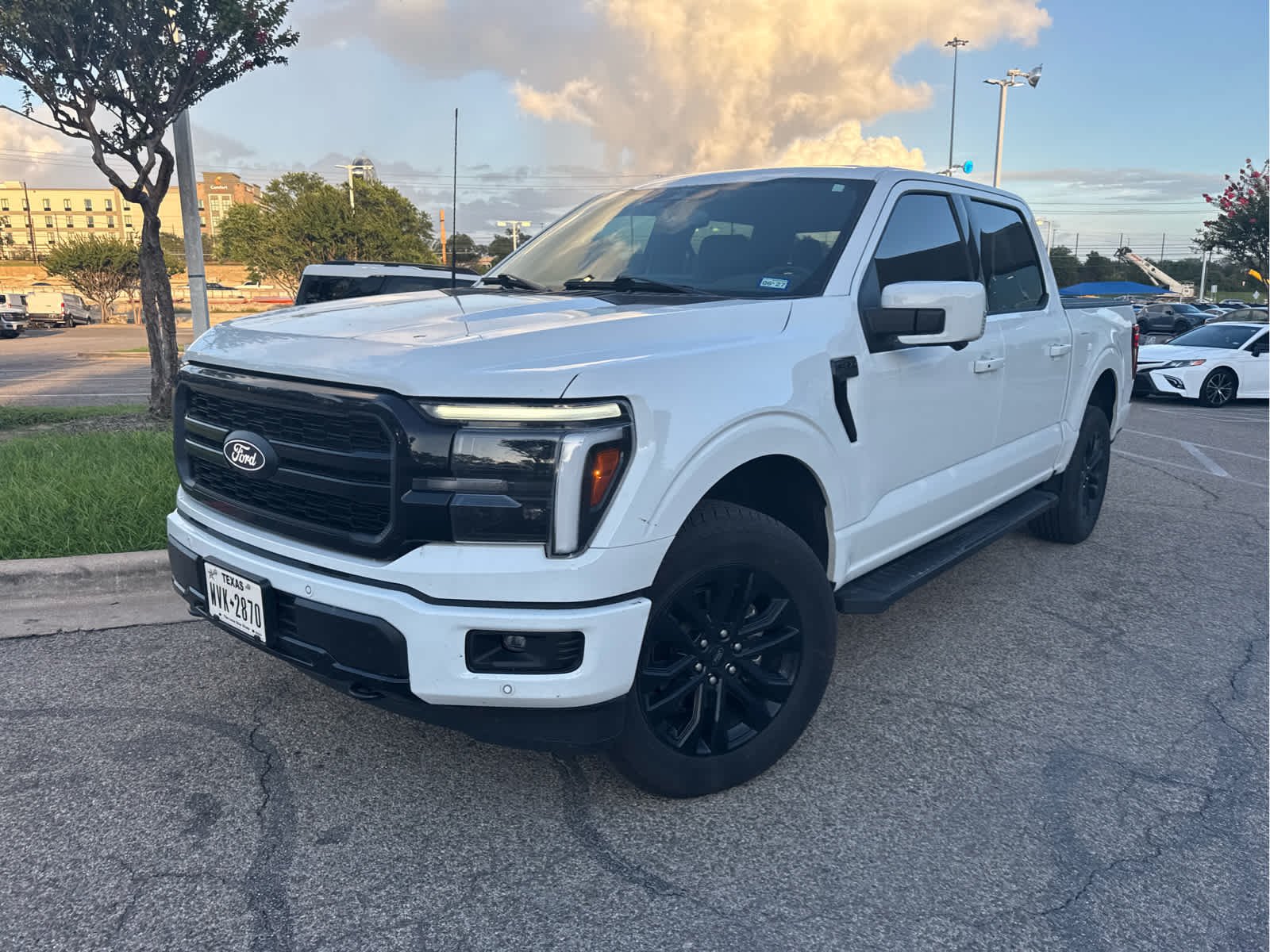 Used 2025 Oxford White Ford LARIAT image 2