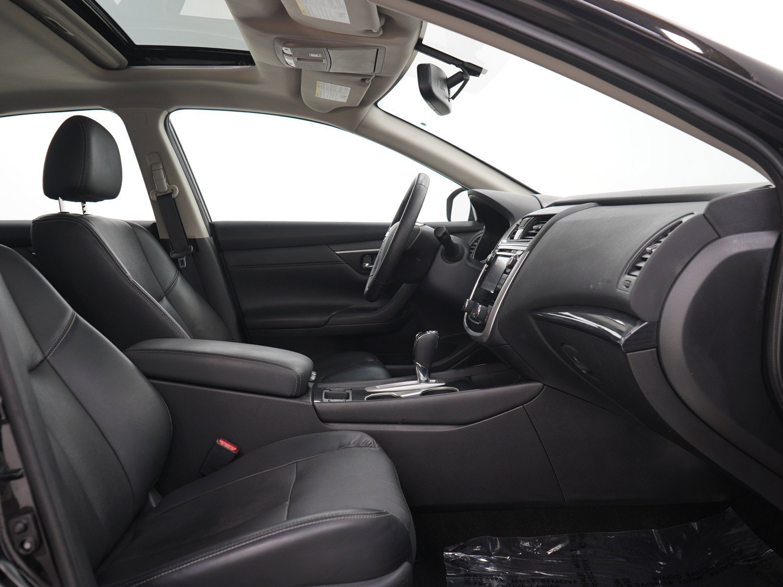 Used 2018 Super Black Clearcoat Nissan 2.5 SL Sedan image 11