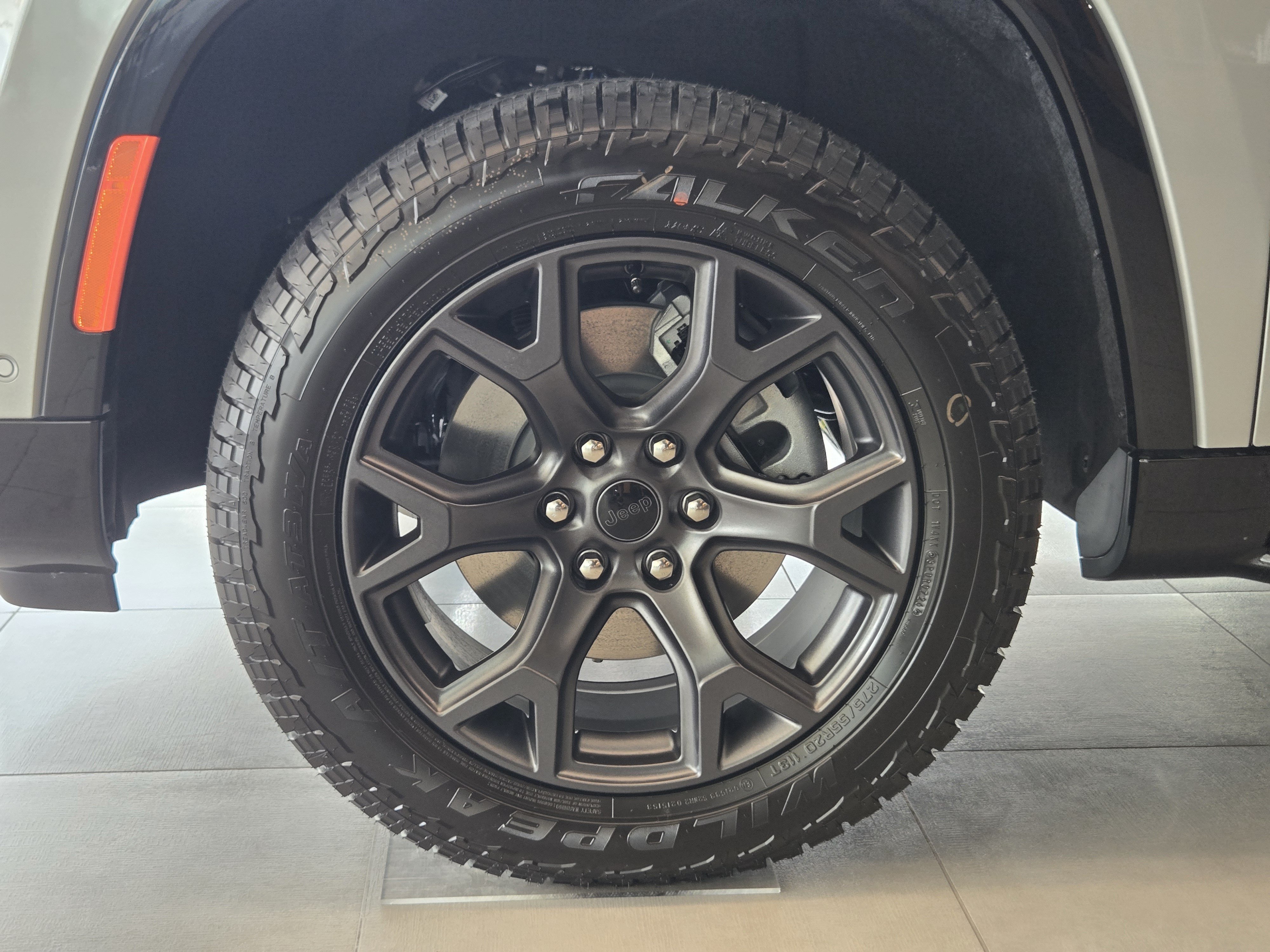 New 2026 Silver-Zynith Exterior Paint Jeep Upland image 8