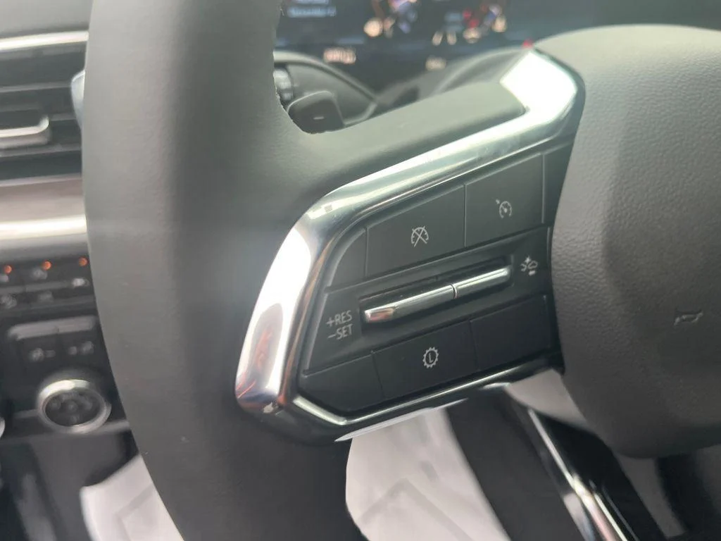 2026 Chevrolet Suburban Premier - Photo 11