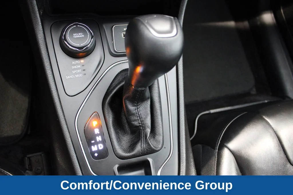 Used 2019 Bright White Clearcoat Jeep Latitude Plus image 17