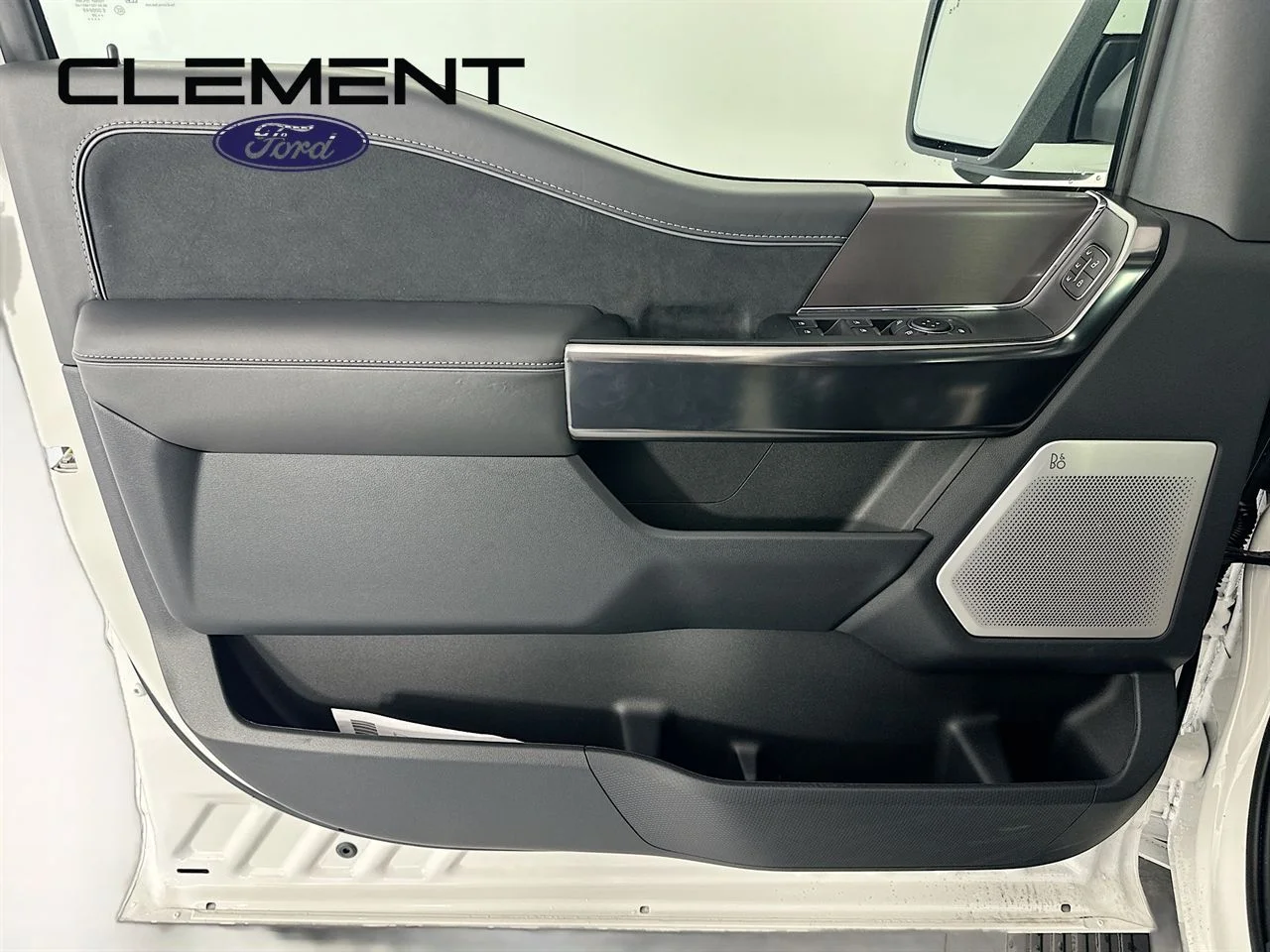 New 2026 Star White Metallic Tri-Coat Ford Platinum® image 26
