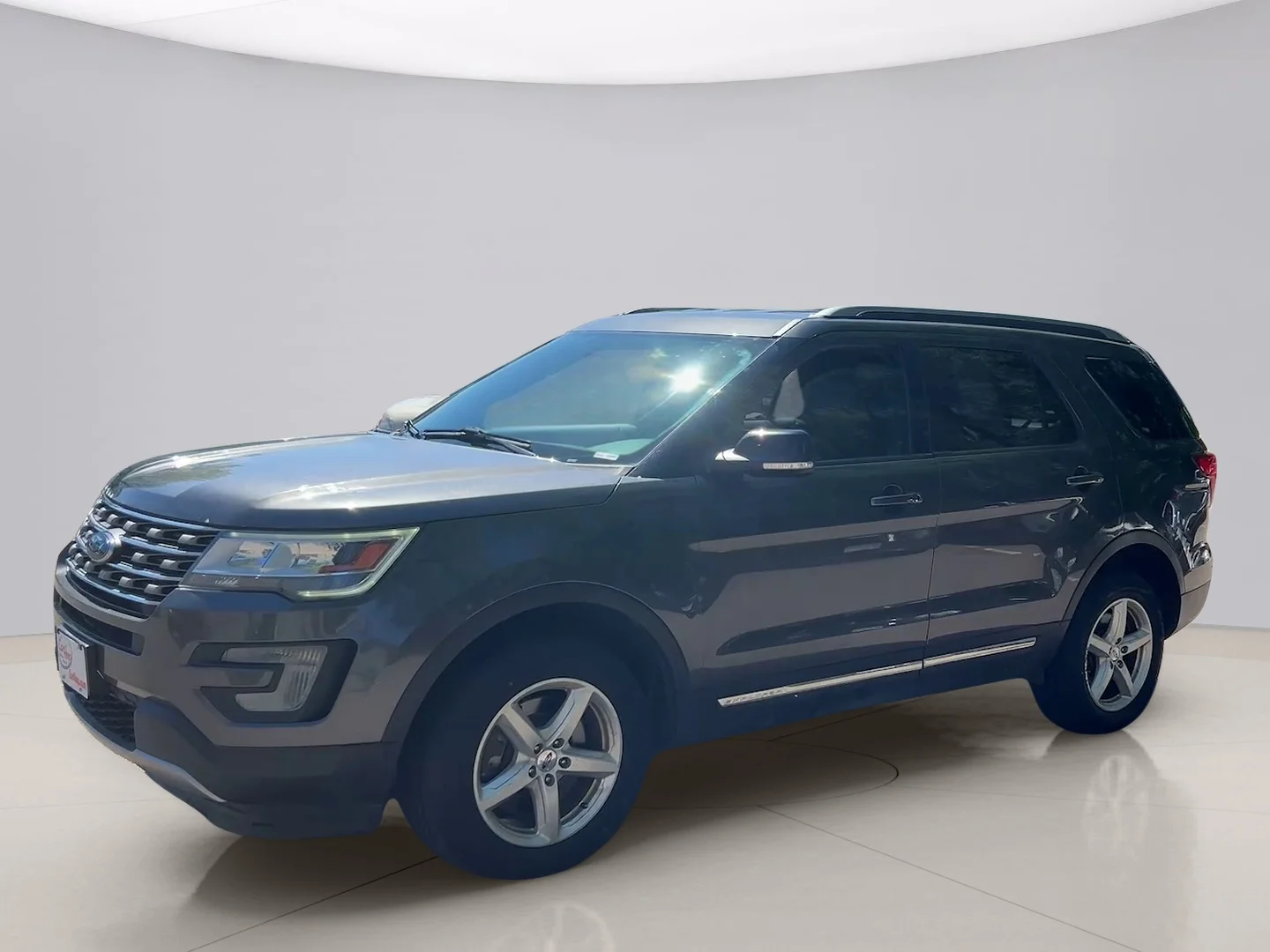 Used 2017 Gray Ford XLT image 1