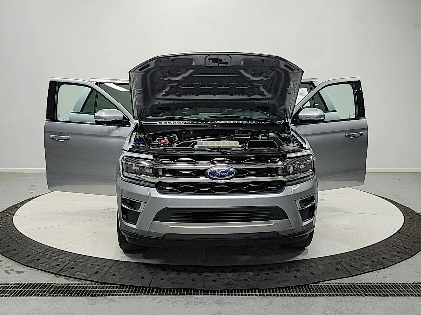 Used 2024 Silver Ford Limited image 11