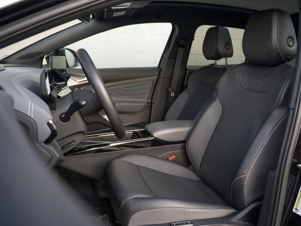 Used 2023 Black Volkswagen Pro S Plus image 5