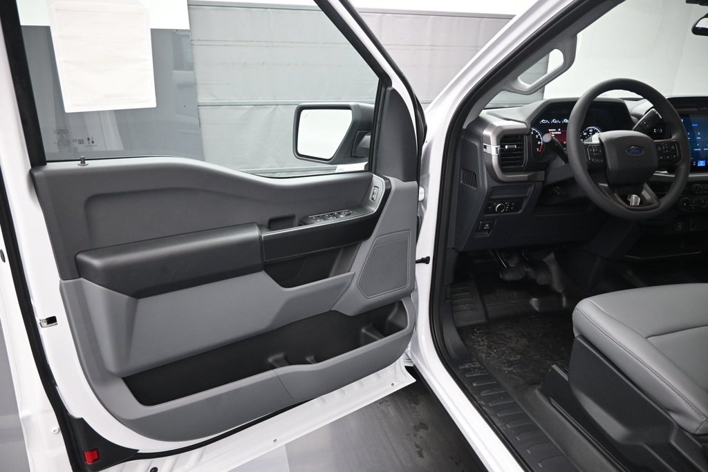 New 2026 Oxford White Ford XL image 9
