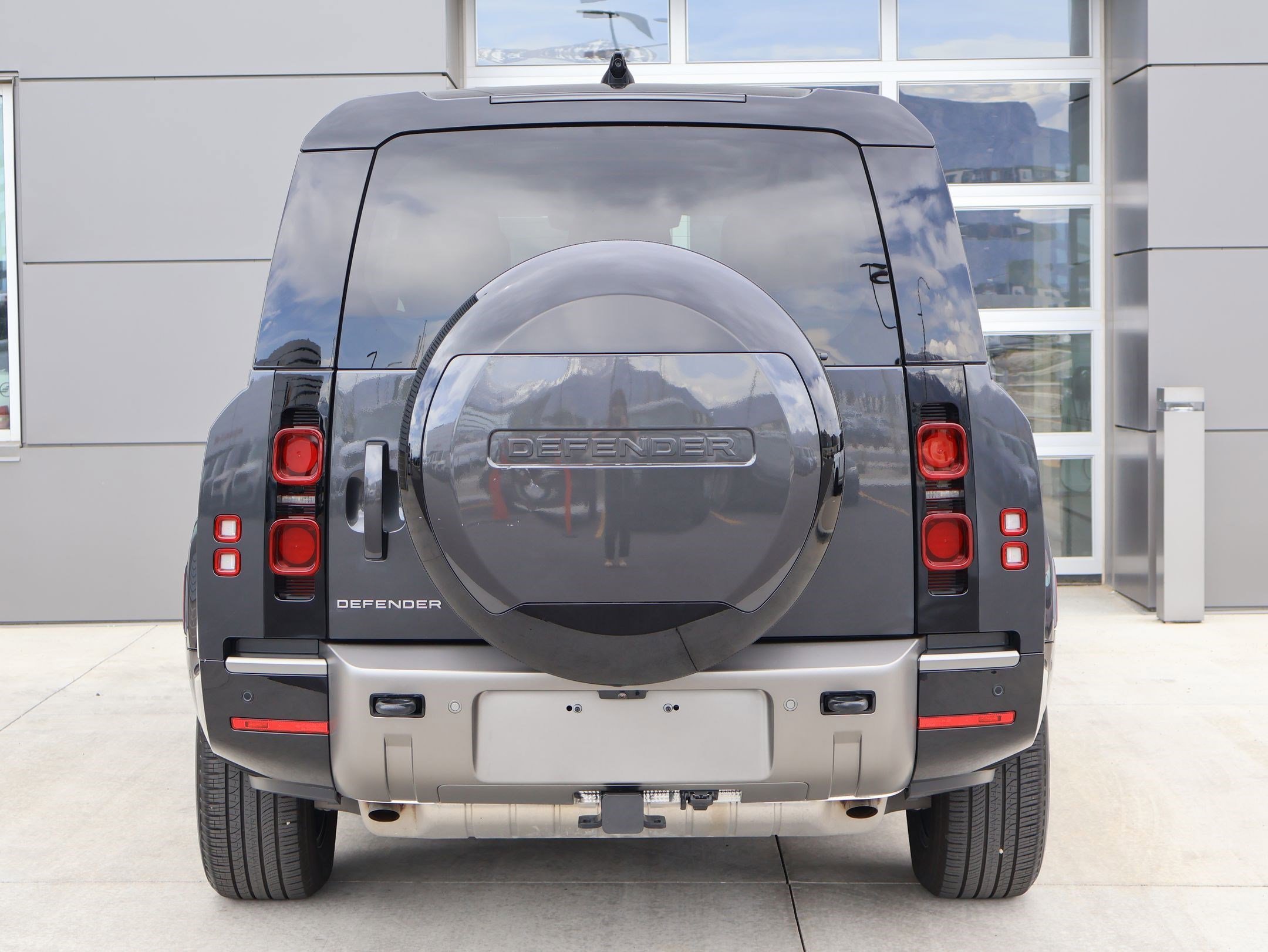 Certified Used 2025 Carpathian Grey Prem Met Land Rover 130 P400 X-Dynamic SE image 7