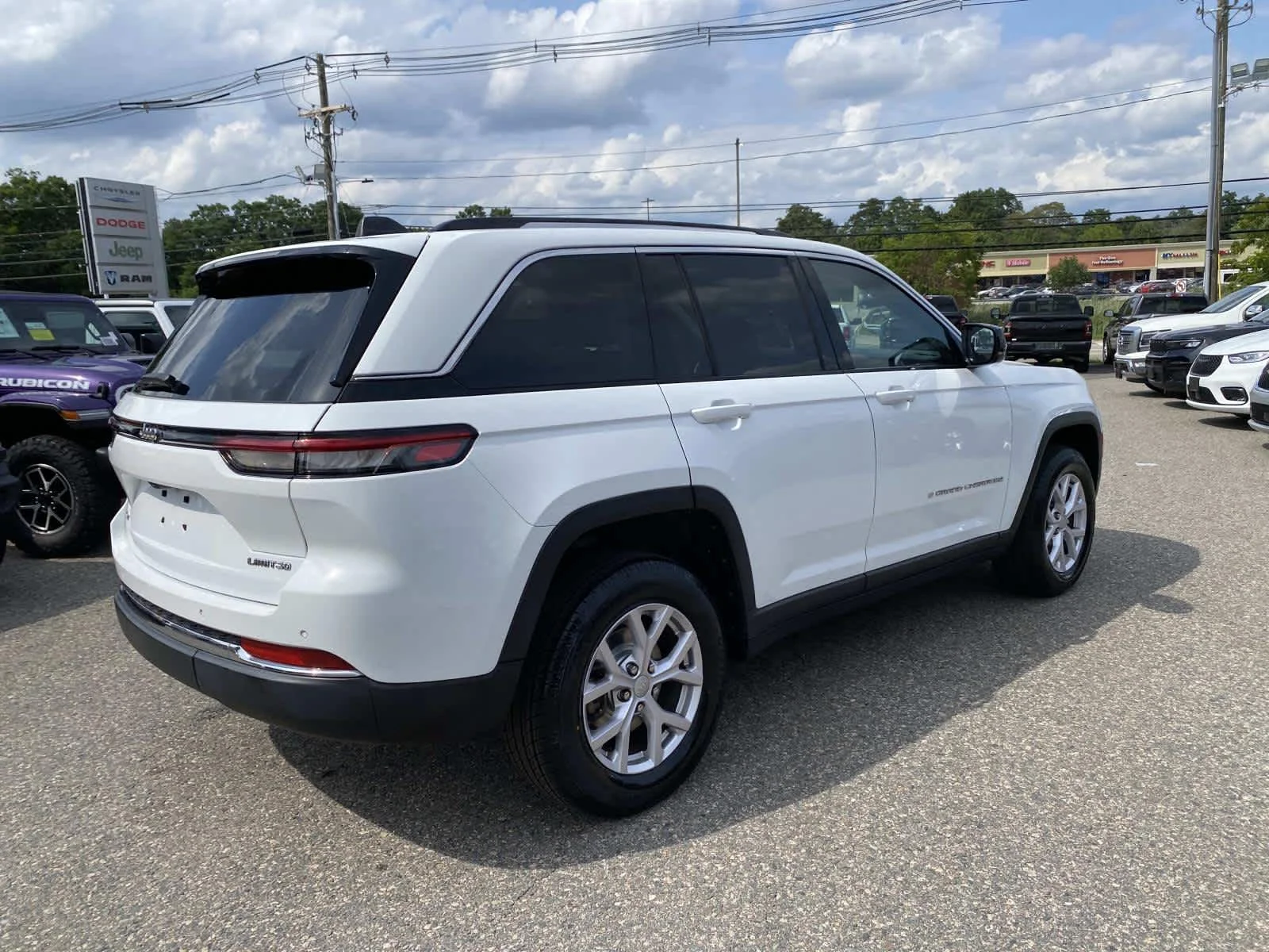 Certified Used 2022 Bright White Clearcoat Jeep Limited image 3