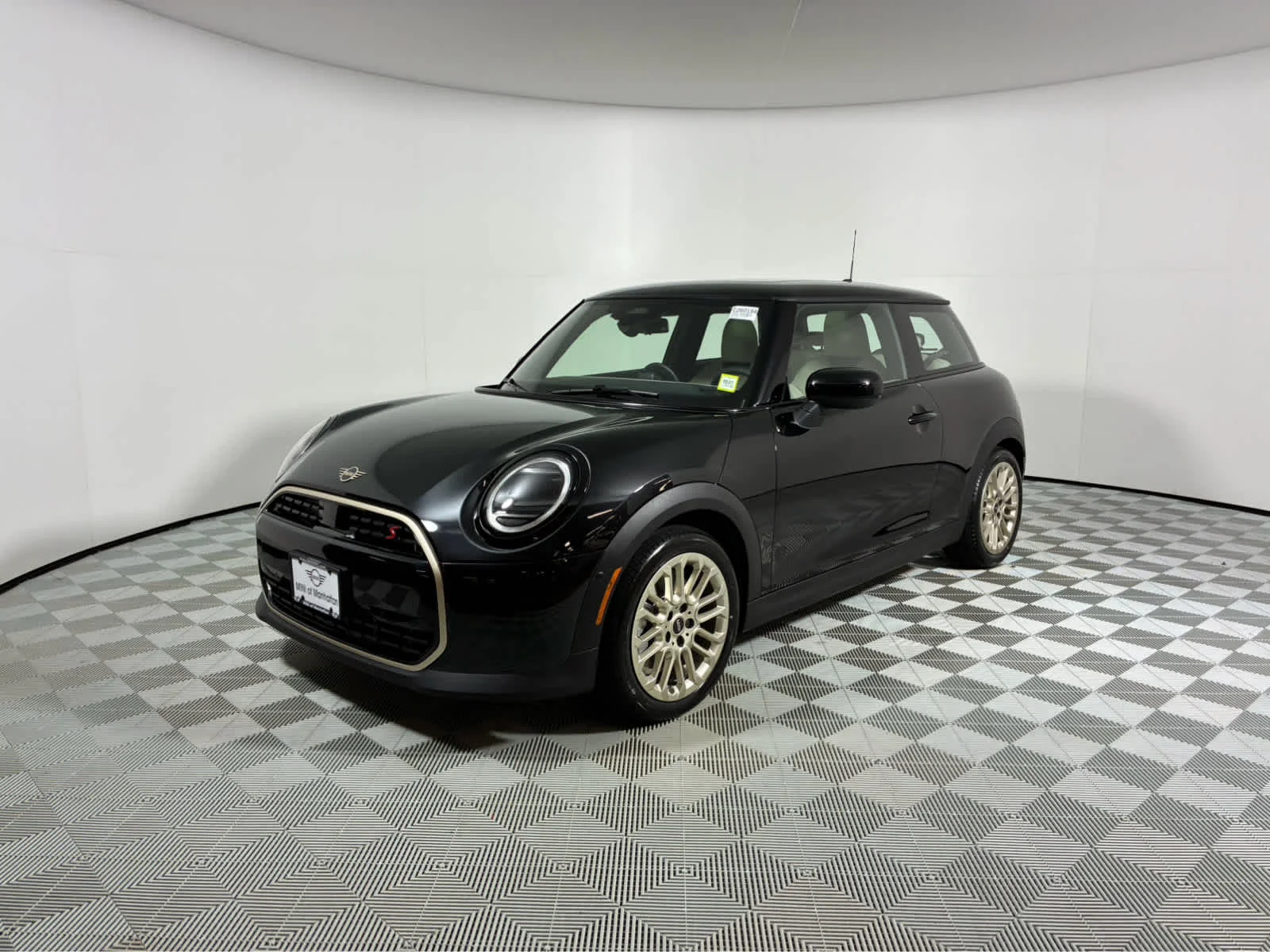 New 2026 Midnight Black II Metallic MINI Signature Plus image 7