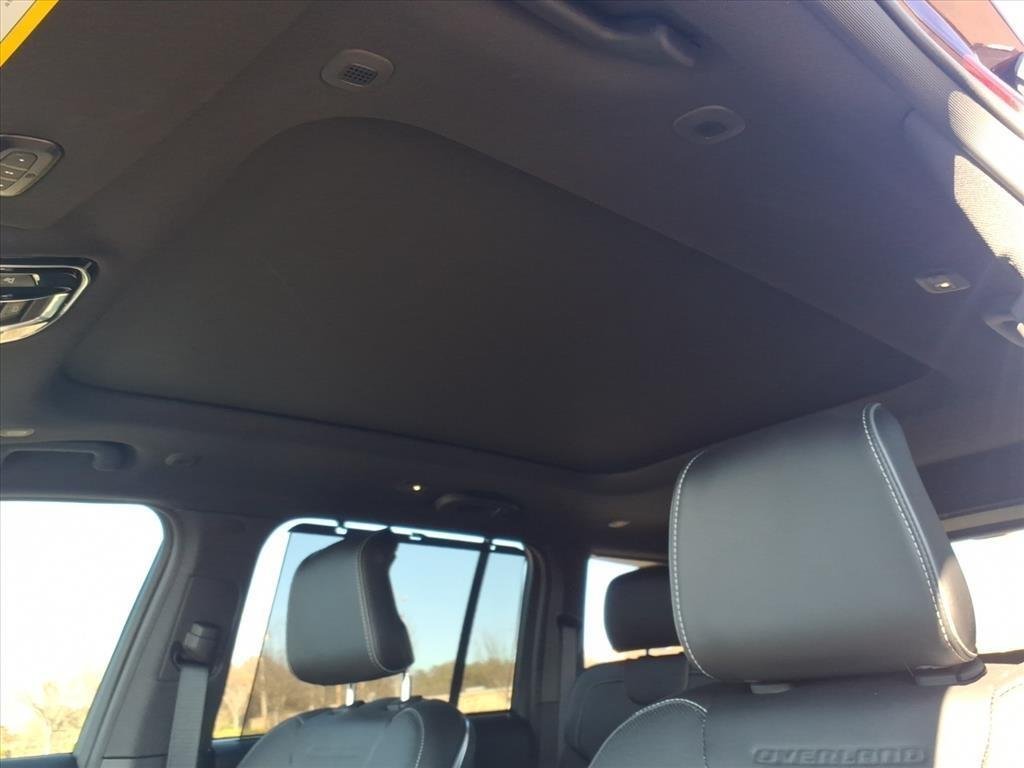New 2024 Velvet Red Pearl-Coat Exterior Paint Jeep Overland image 36