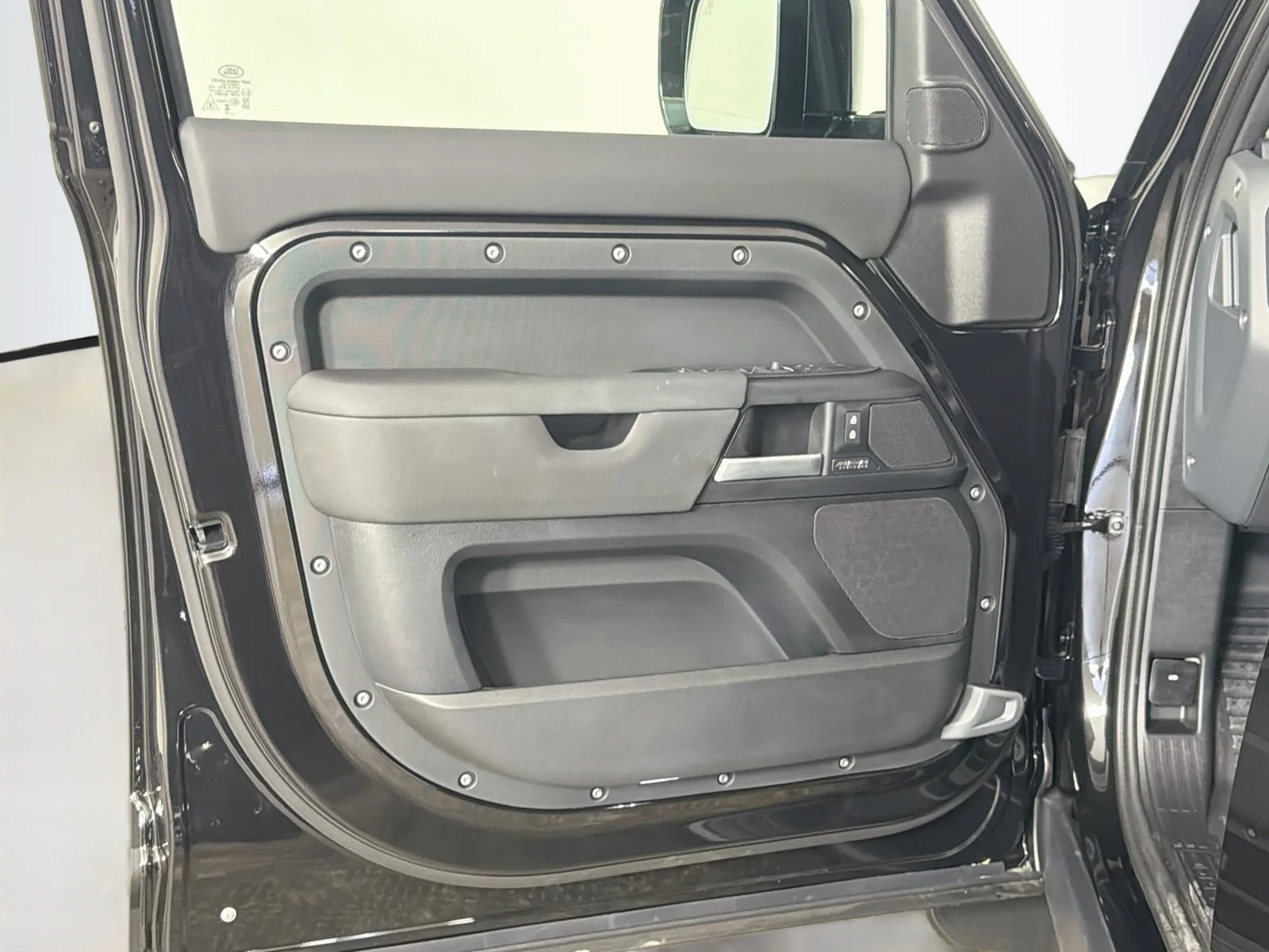 New 2026 Santorini Black Land Rover X-Dynamic SE image 21