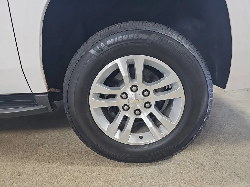 Used 2018 SUMMIT WHITE Chevrolet LT image 40