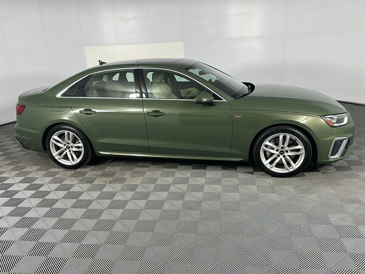Used 2024 District Green Metallic Audi S line Premium image 4