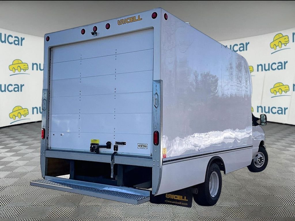 New 2026 Oxford White Ford Base image 5