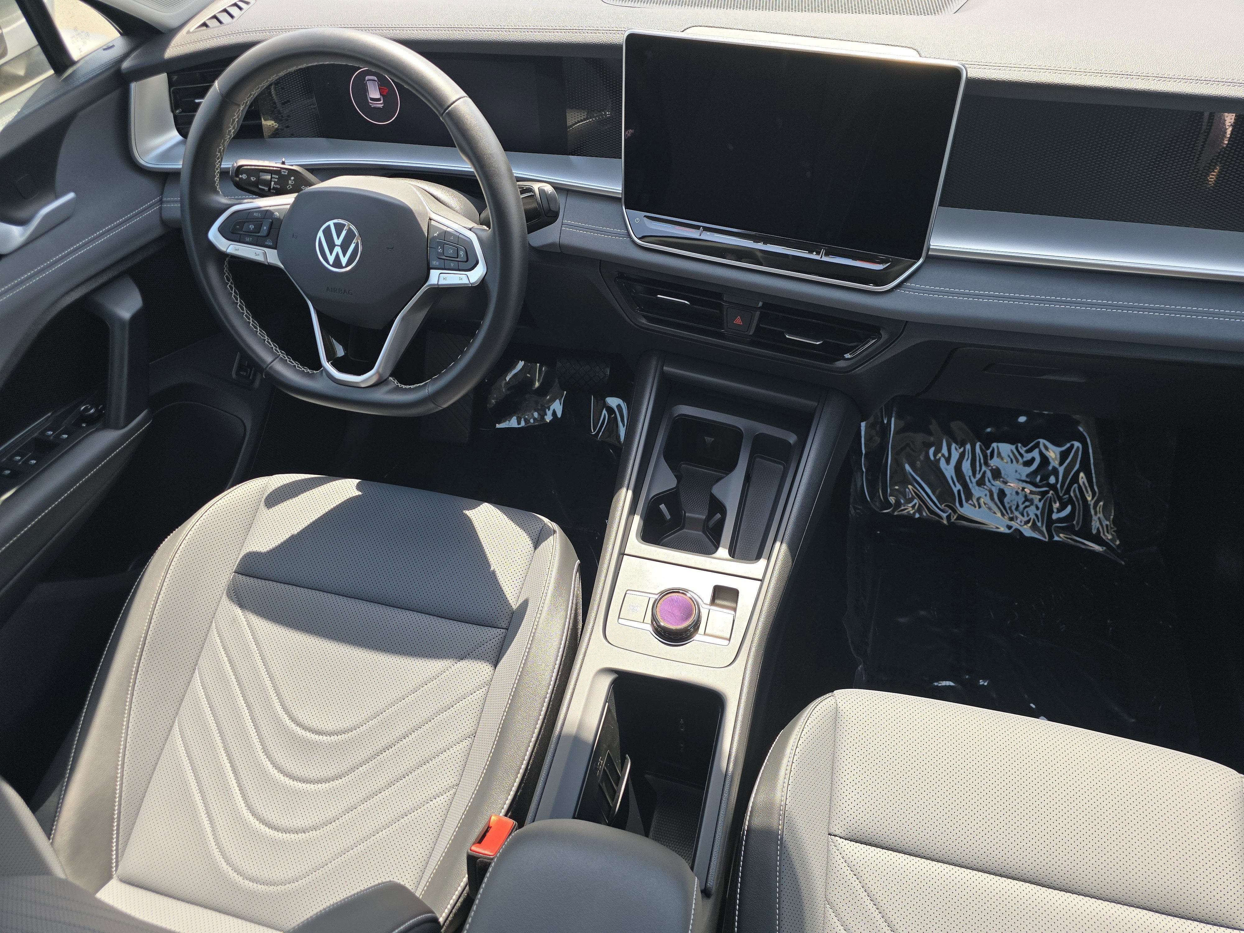 New 2025 Pyrite Silver Metallic Volkswagen SE image 18