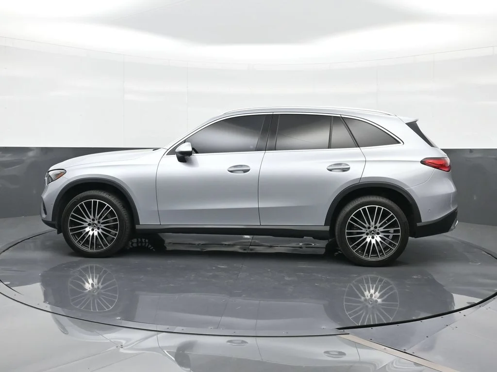 Used 2023 Silver Mercedes-Benz GLC 300 image 3