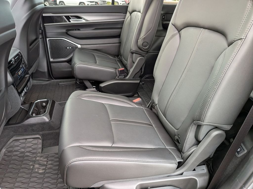 New 2026 Silver-Zynith Exterior Paint Jeep Upland image 25