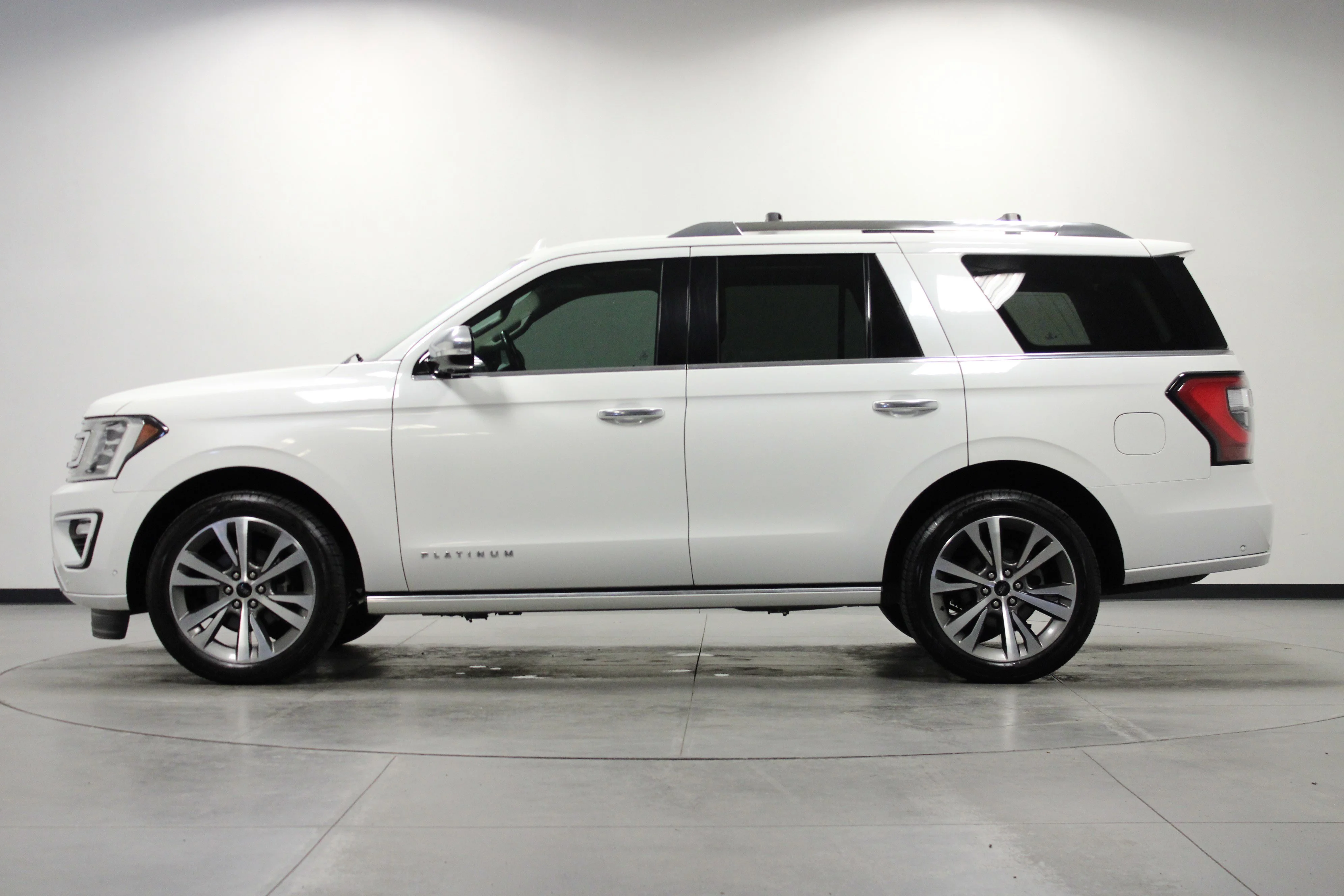 Used 2020 White Metallic Ford Platinum image 7