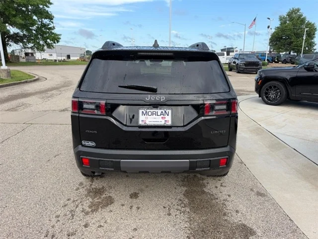 New 2026 Diamond Black Crystal Pearl-Coat Exterior Paint Jeep Limited image 5