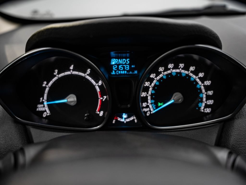 Used 2015 Race Red Ford SE image 29