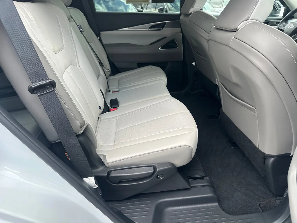Certified Used 2027 White INFINITI LUXE image 13