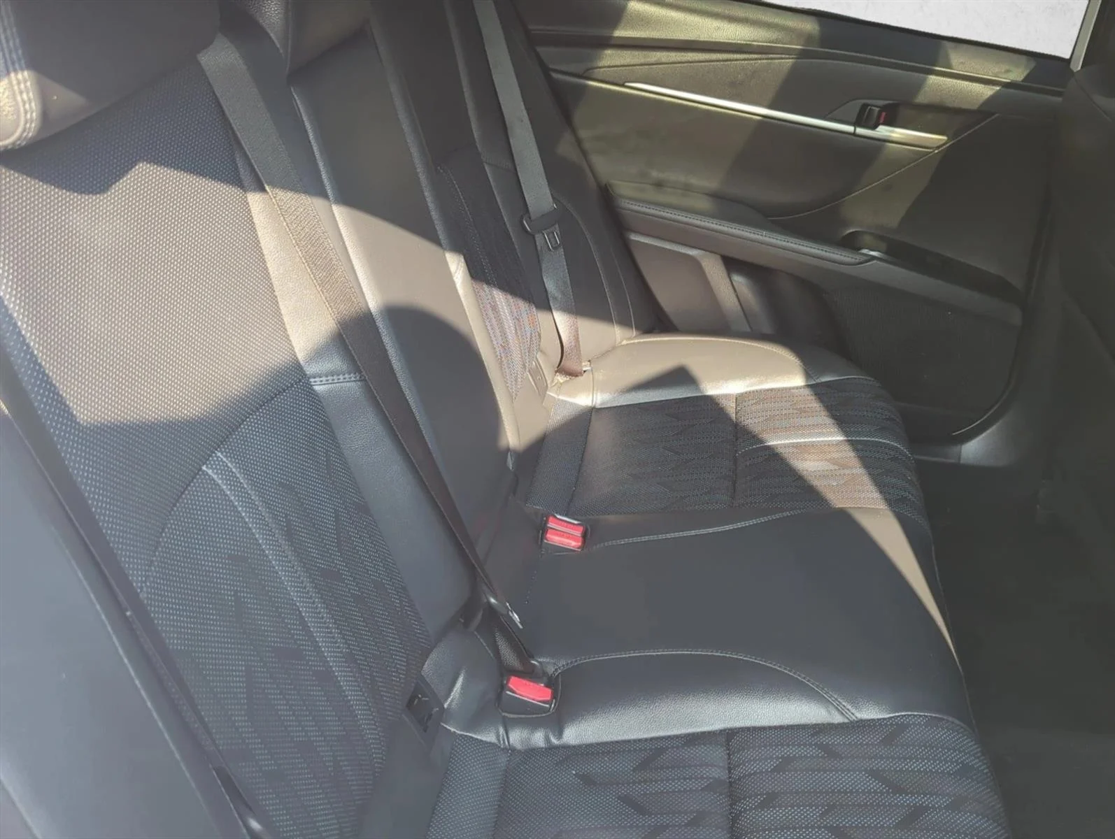 Used 2025 Wind Chill Pearl Toyota XSE image 23