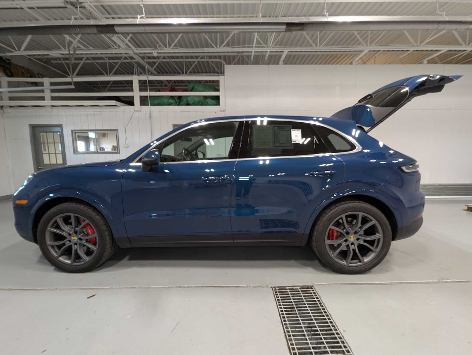 Used 2024 Montego Blue Metallic Porsche S image 9