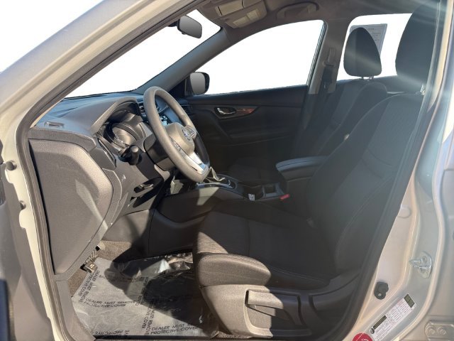 Used 2017 Silver Nissan S image 8